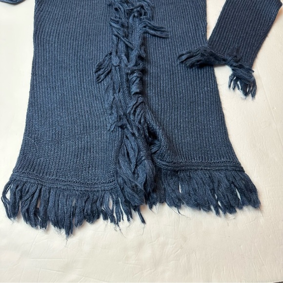 LouLou Sweater/ cardigan - Picture 10 of 10